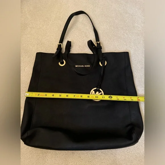 Black MICHAEL KORS , MK saffiano leather bag - Picture 8 of 12